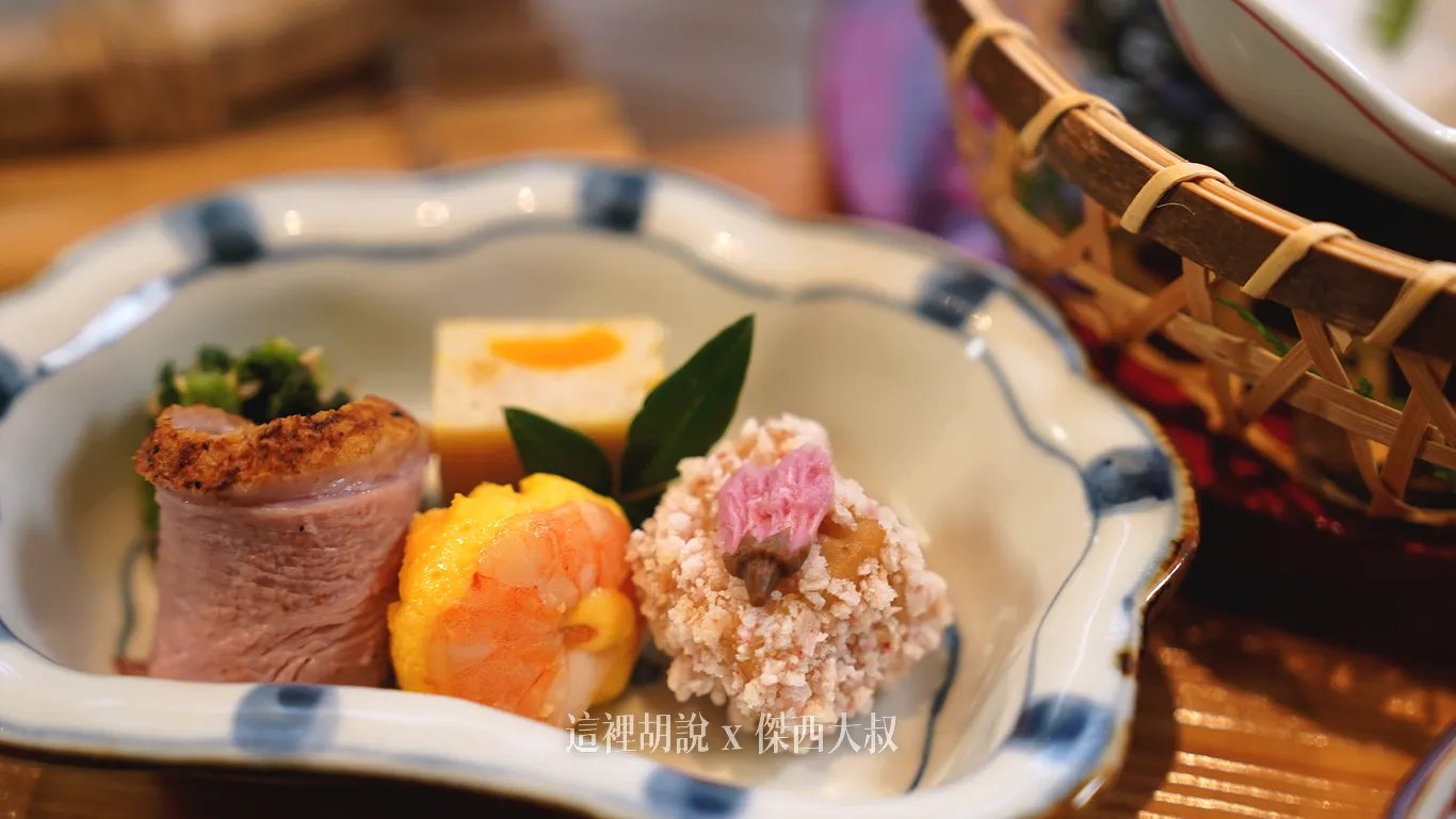 石垣紋南瓜芝麻豆腐、芝麻拌油菜花、蝦仁蛋黃壽司、香煎炸芝麻豆腐、烤合鴨胸 石垣紋南瓜芝麻豆腐、芝麻拌油菜花、蝦仁蛋黃壽司、香煎炸芝麻豆腐、烤合鴨胸