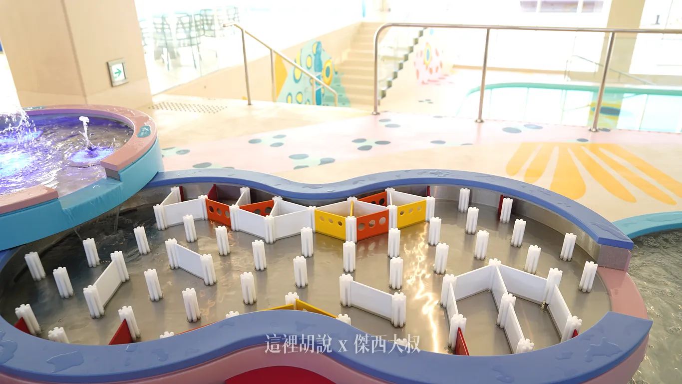 小朋友就算不下水，也可以在此打發時間