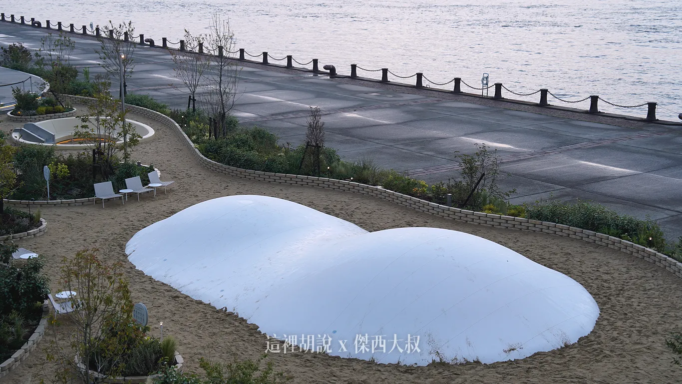 RISONARE 下關住宿開箱:戶外區 必訪波浪露台、河豚主題泳池與絕美海景 融入關門海峽地景的弧線之美與永續設施解析:河豚海灘 RISONARE 下關住宿開箱:戶外區 必訪波浪露台、河豚主題泳池與絕美海景 融入關門海峽地景的弧線之美與永續設施解析:河豚海灘