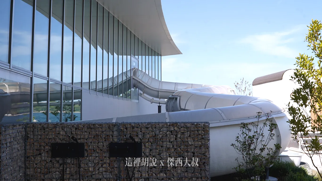 RISONARE 下關住宿開箱:戶外區 必訪波浪露台、河豚主題泳池與絕美海景 融入關門海峽地景的弧線之美與永續設施解析:河豚海灘 RISONARE 下關住宿開箱:戶外區 必訪波浪露台、河豚主題泳池與絕美海景 融入關門海峽地景的弧線之美與永續設施解析:河豚海灘