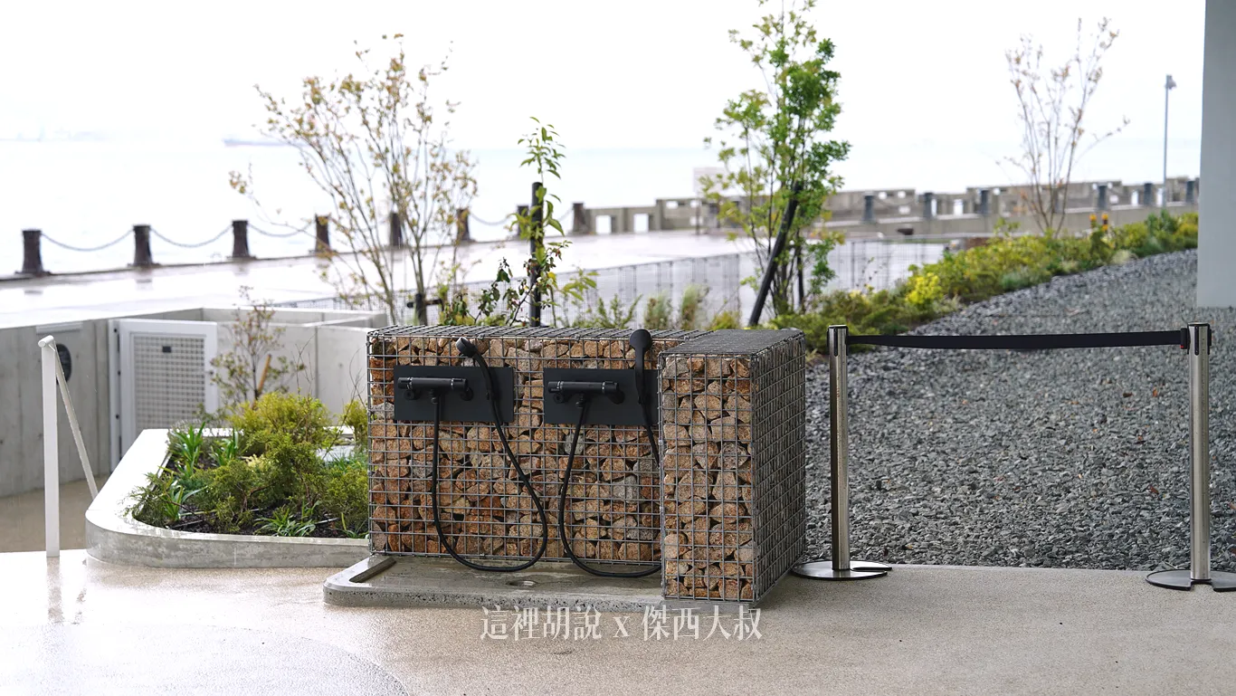 RISONARE 下關住宿開箱:戶外區 必訪波浪露台、河豚主題泳池與絕美海景 融入關門海峽地景的弧線之美與永續設施解析:河豚海灘 RISONARE 下關住宿開箱:戶外區 必訪波浪露台、河豚主題泳池與絕美海景 融入關門海峽地景的弧線之美與永續設施解析:河豚海灘