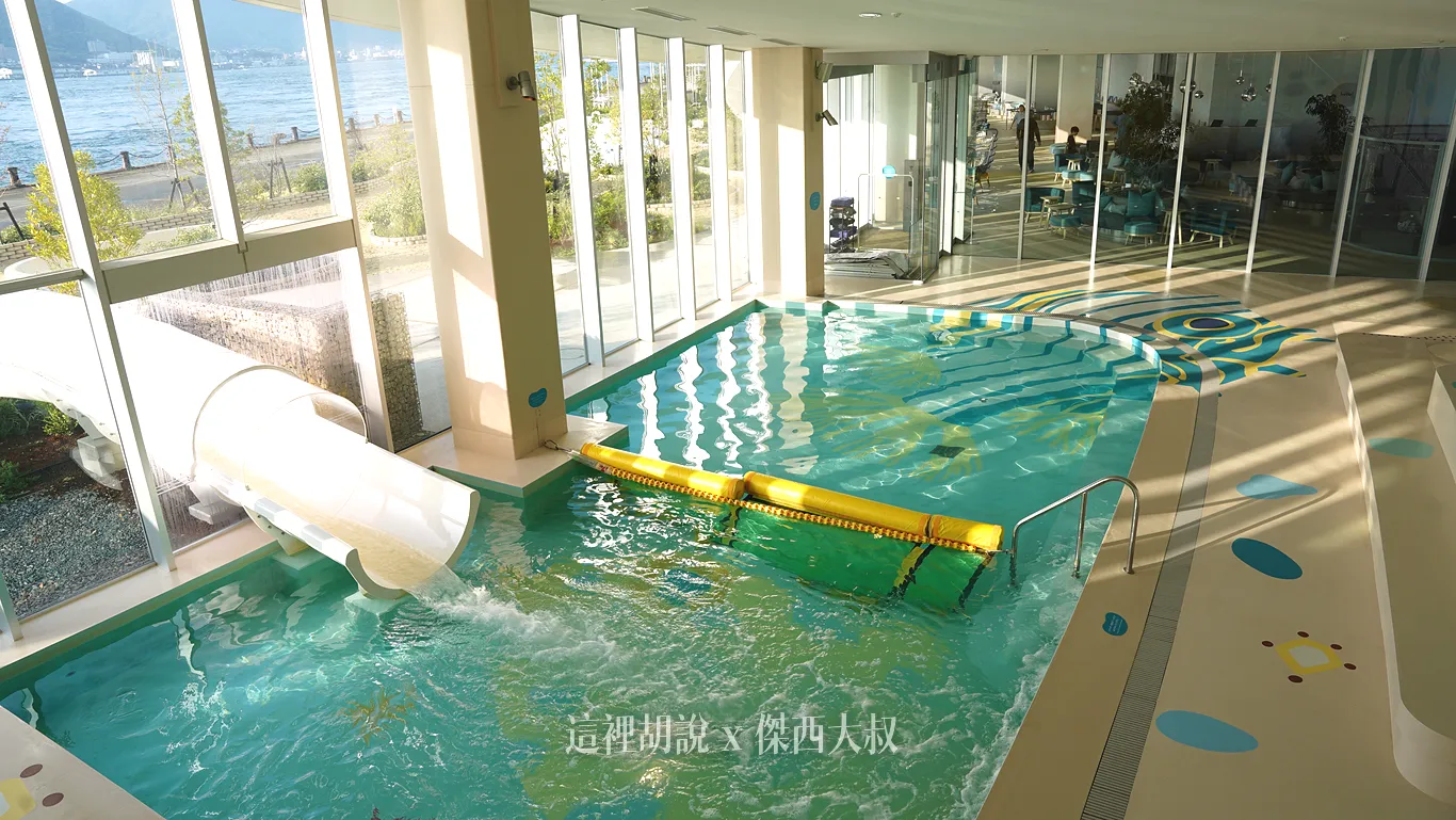 潮流滑水道:打造水流速度與下關海流相同的滑水道,讓旅客體驗宛如置身關門海峽湍流中的刺激感。 潮流滑水道:打造水流速度與下關海流相同的滑水道,讓旅客體驗宛如置身關門海峽湍流中的刺激感。