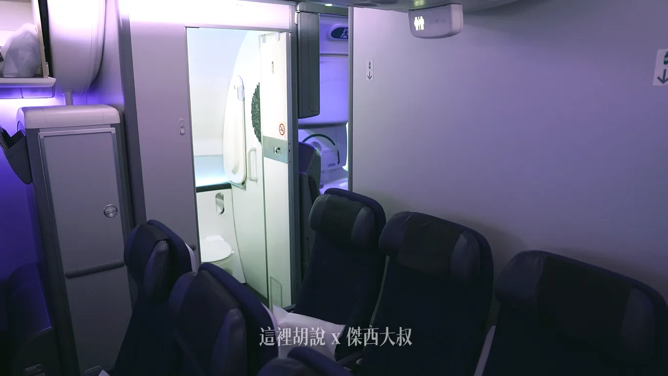 60DF旁邊是洗手間門口