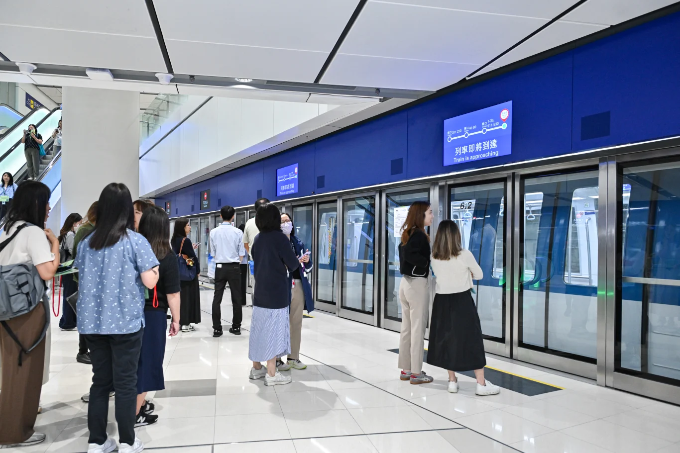 機場內的電車前往第二航廈航站本體搭機 機場內的電車前往第二航廈航站本體搭機