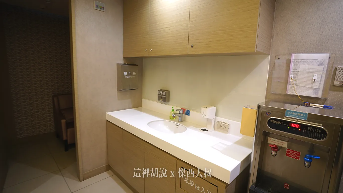 Includes a private nursing suite, sink, and water dispenser.