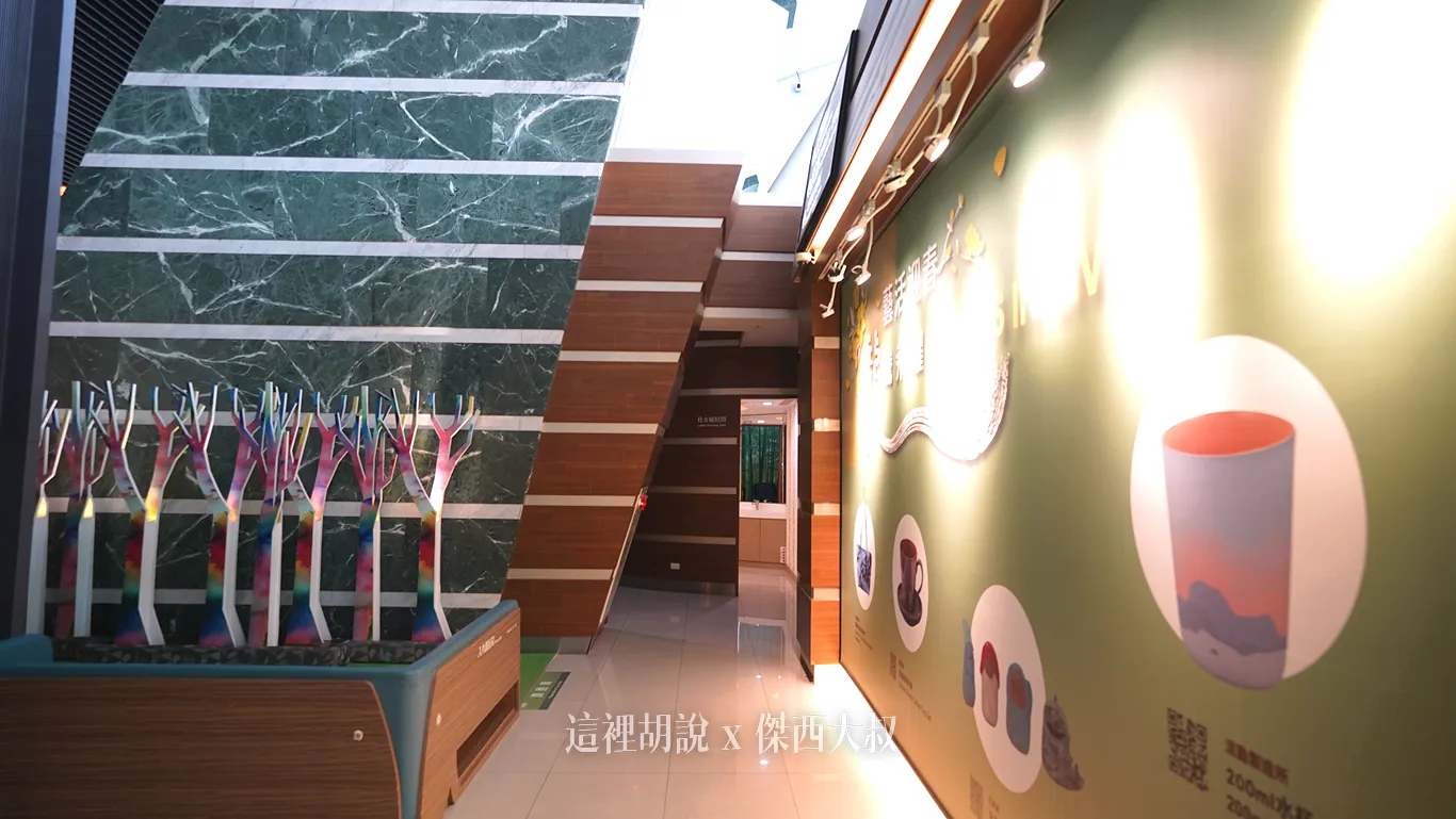 Located behind the wall next to Starbucks, this nursing room features a cushioned floor area for families to rest.