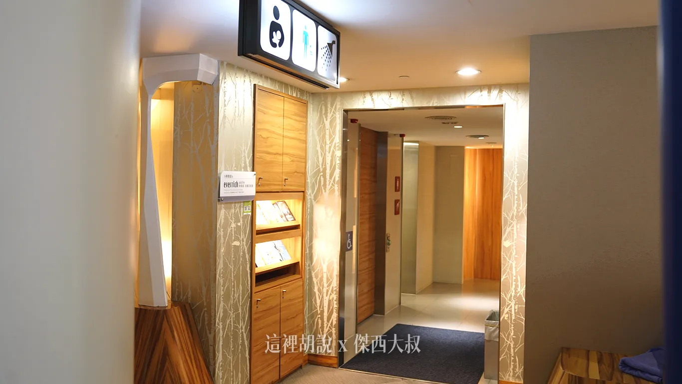 Support extends to arrivals as well. Keep an eye out for signage—nursing rooms and changing stations are conveniently located throughout the terminal.