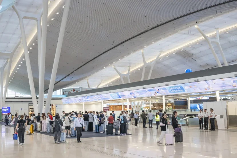 香港國際機場第二航廈出境設施啟用首日運作暢順 旅客出遊更便利 - 這裡胡說 JL TALKS