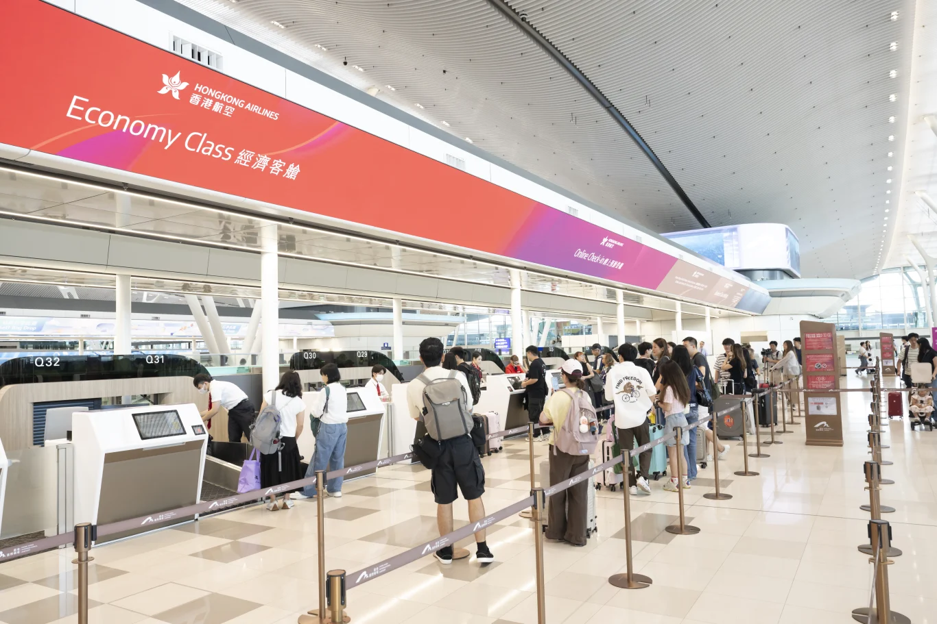 香港國際機場第二航廈出境設施啟用首日運作暢順 旅客出遊更便利 - 這裡胡說 JL TALKS 香港國際機場第二航廈出境設施啟用首日運作暢順 旅客出遊更便利 - 這裡胡說 JL TALKS