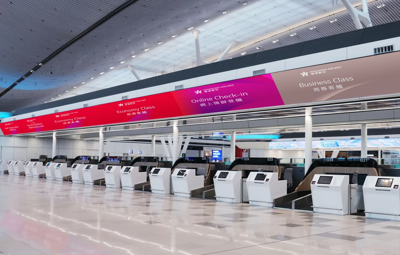 香港航空於香港國際機場第二航廈 (T2) 的登機報到櫃檯正式投入服務。
