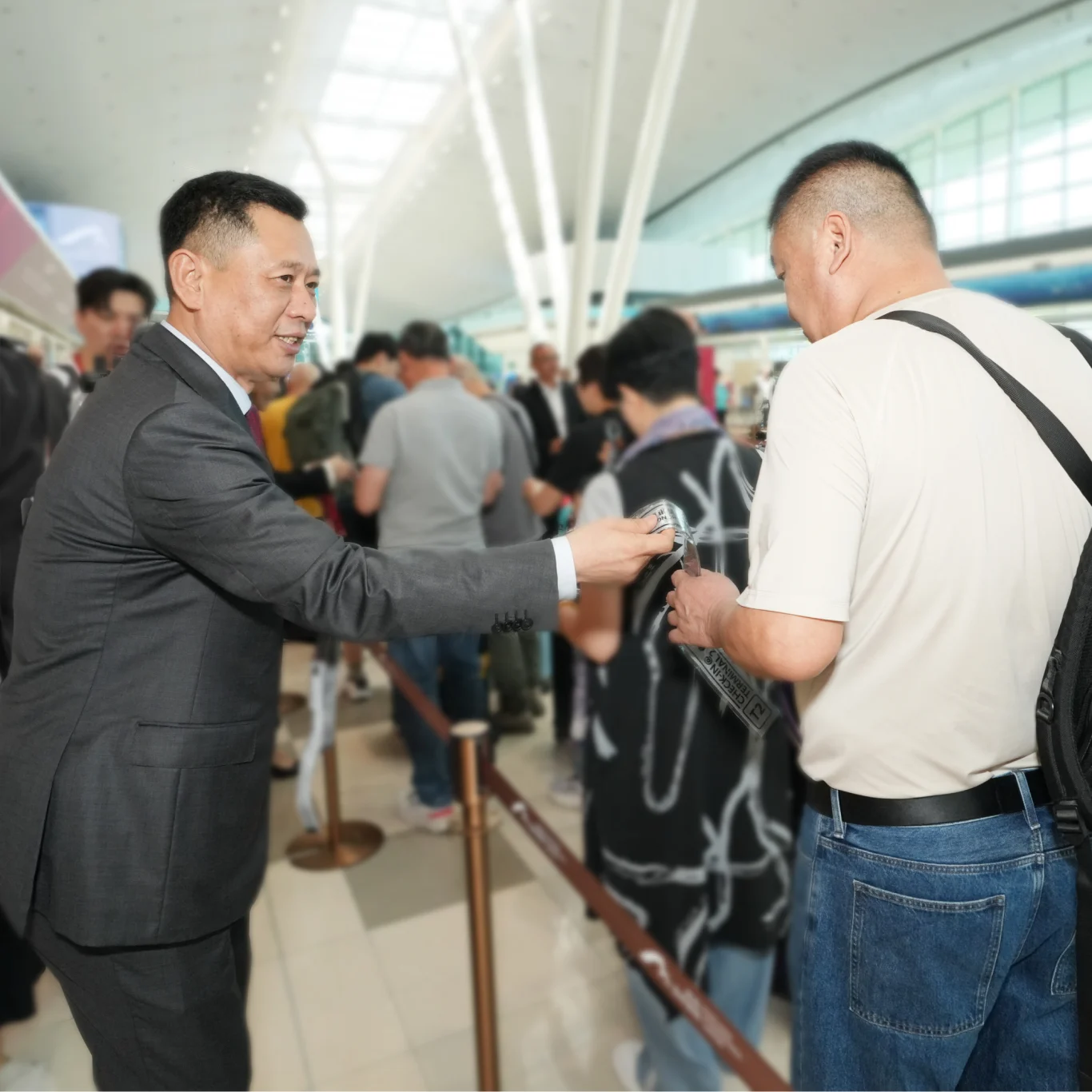 香港航空正式進駐香港機場第二航廈：更新機隊塗裝 煥新品牌形象  20 周年升級兩大會員禮遇 - 這裡胡說 JL TALKS