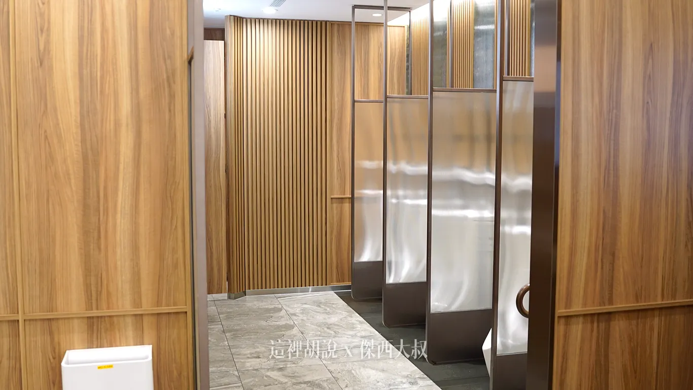 Men's Restroom Details: Featuring antibacterial flooring and taller partitions for enhanced privacy.