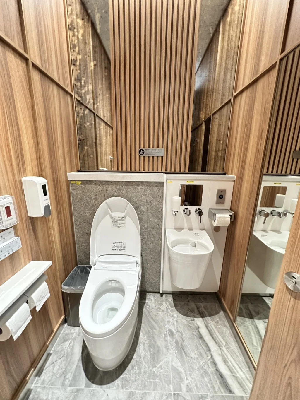 Thoughtful Design: A dedicated space for ostomy care is provided next to the toilet. (Photo credit: Tasa Meng)