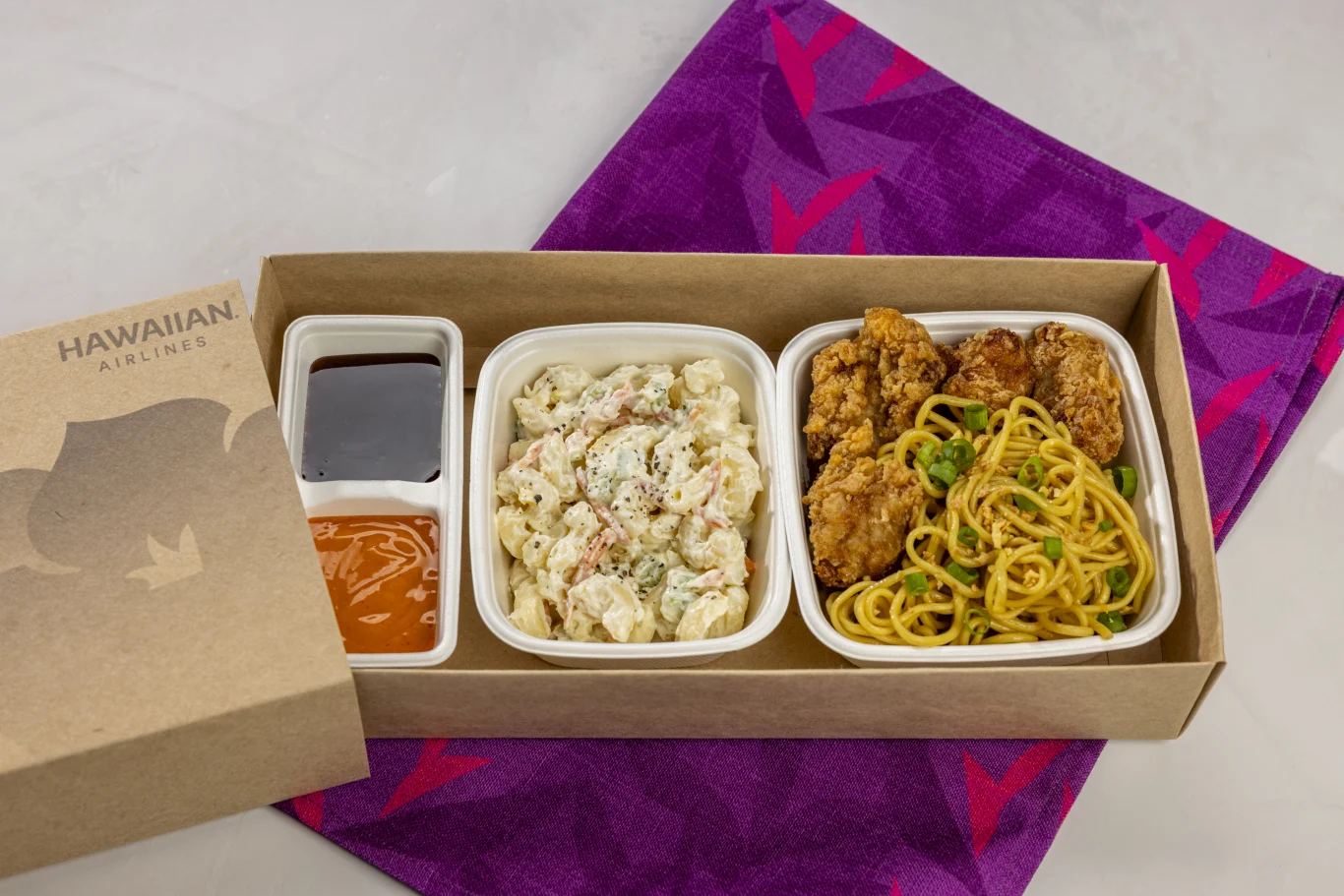 謝爾頓主廚特製香脆 mochiko 炸雞配大蒜麵 (Crispy mochiko chicken and garlic noodles by Chef Sheldon) $16.99