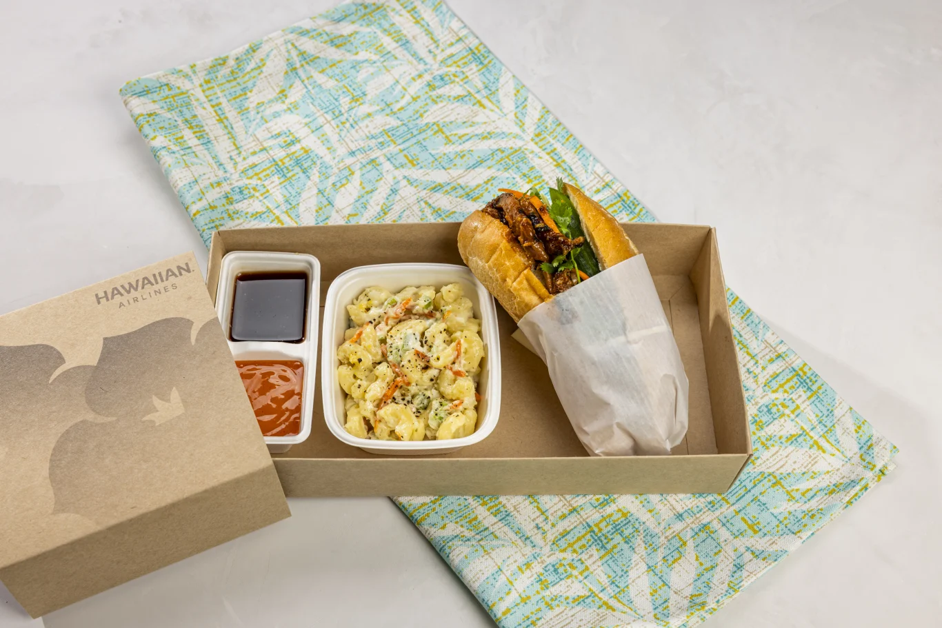 謝爾頓主廚特製香烤雞肉越式法式麵包三明治 (Grilled chicken bahn mi sandwich by Chef Sheldon) $15.99