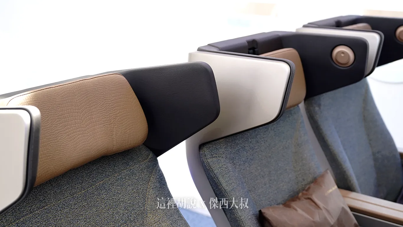 Premium leather headrests paired with seat covers inspired by the nightscape of Jiufen. ( the city of mountain in Taiwan) Premium leather headrests paired with seat covers inspired by the nightscape of Jiufen. ( the city of mountain in Taiwan)