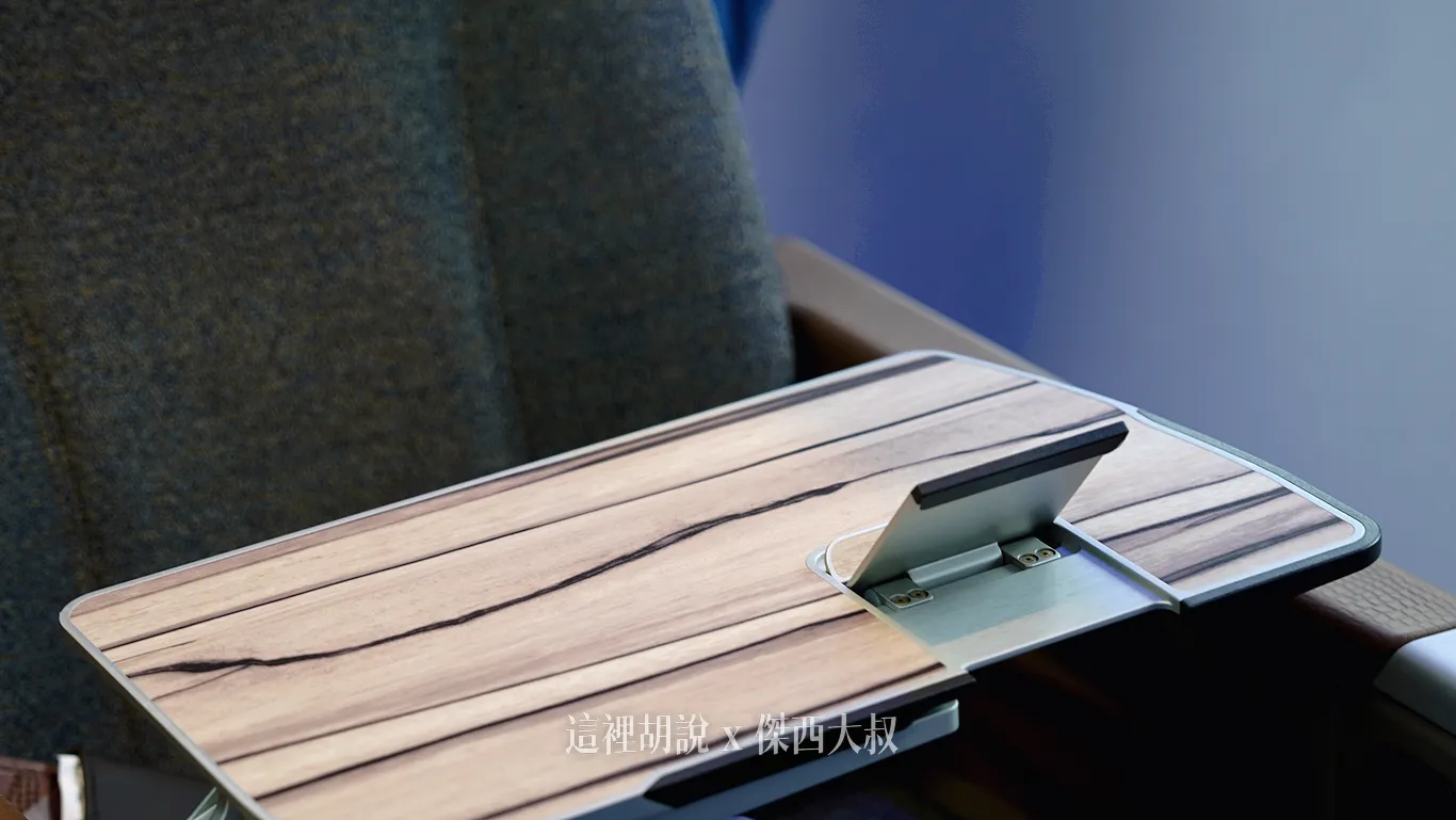 Single-piece tray table design with an integrated tablet/phone stand. Single-piece tray table design with an integrated tablet/phone stand.