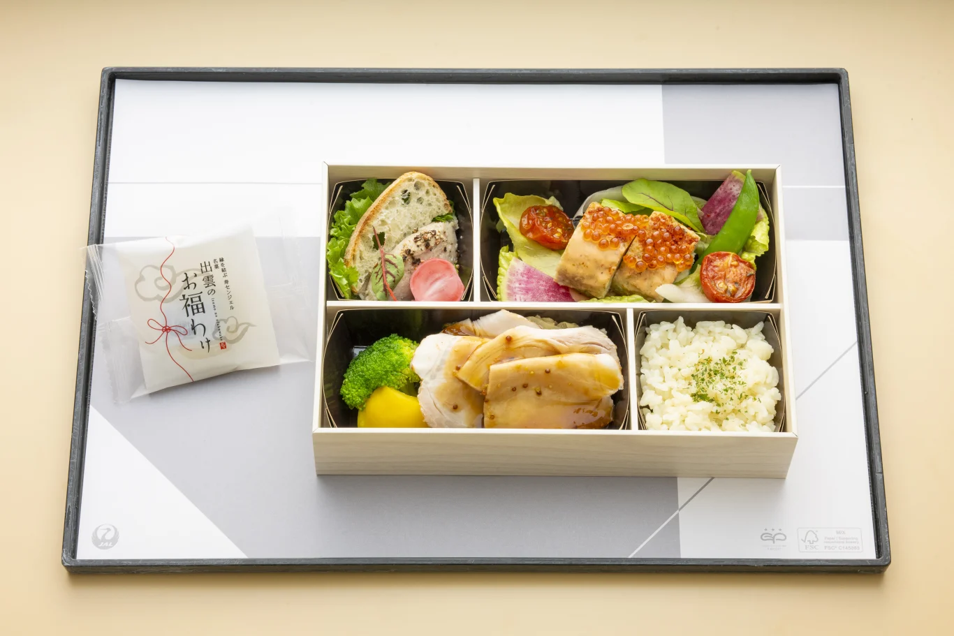 日本航空「JAL」夏季機上餐點全新亮相：6 月 1 日起國際線與國內線陸續供應：國內線頭等艙：島根與宮崎在地風味精緻餐盒