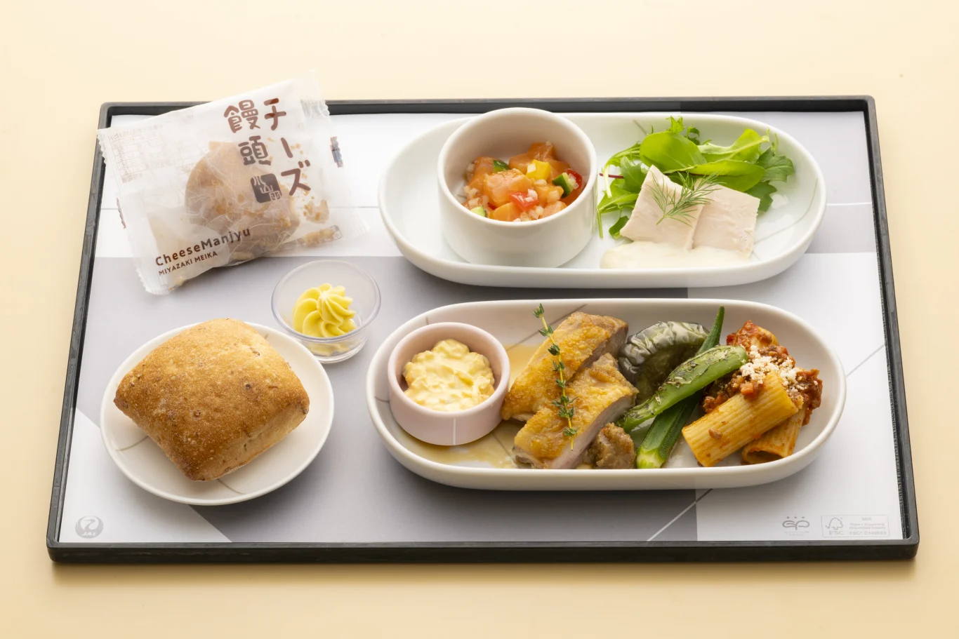 日本航空「JAL」夏季機上餐點全新亮相：6 月 1 日起國際線與國內線陸續供應：國內線頭等艙：島根與宮崎在地風味精緻餐盒