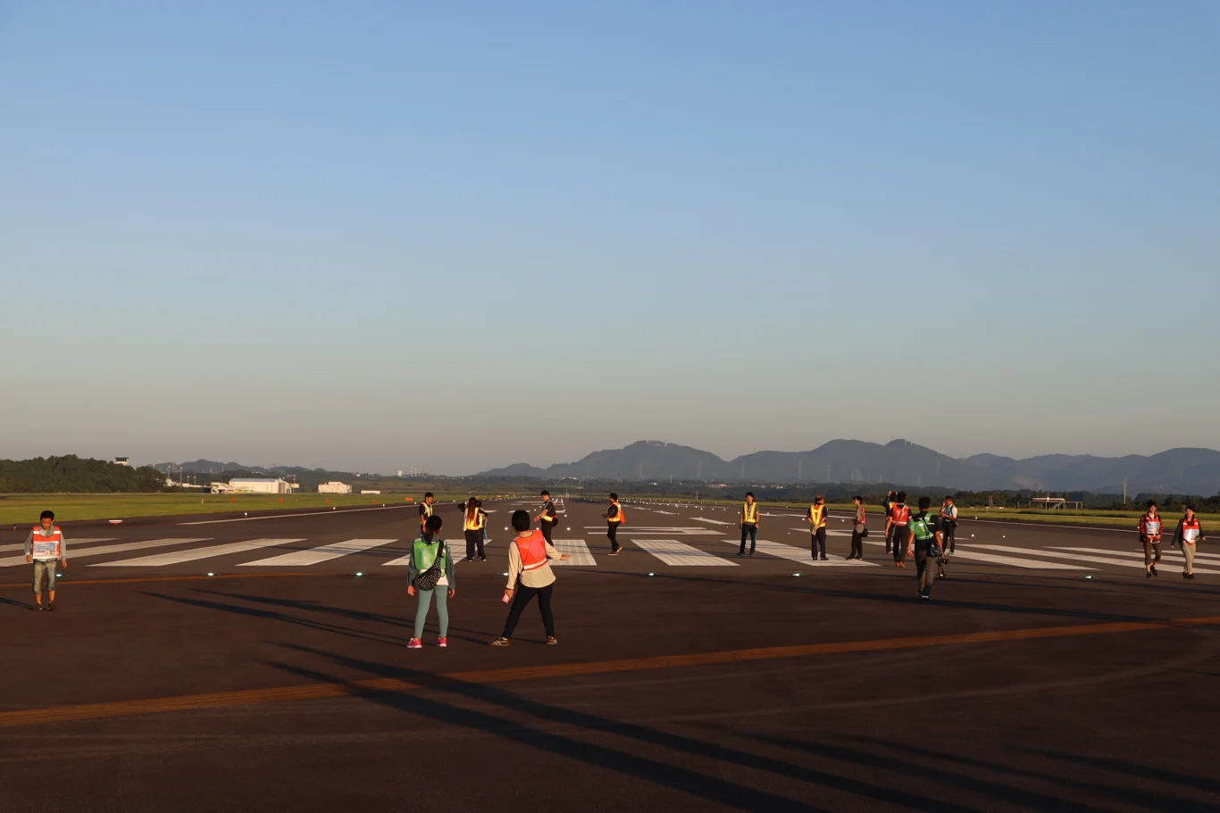 漫步機場旭日初升時刻：富士山靜岡機場「跑道漫步巡禮 2026」將於 9 月 5 日登場 - 這裡胡說 JL TALKS