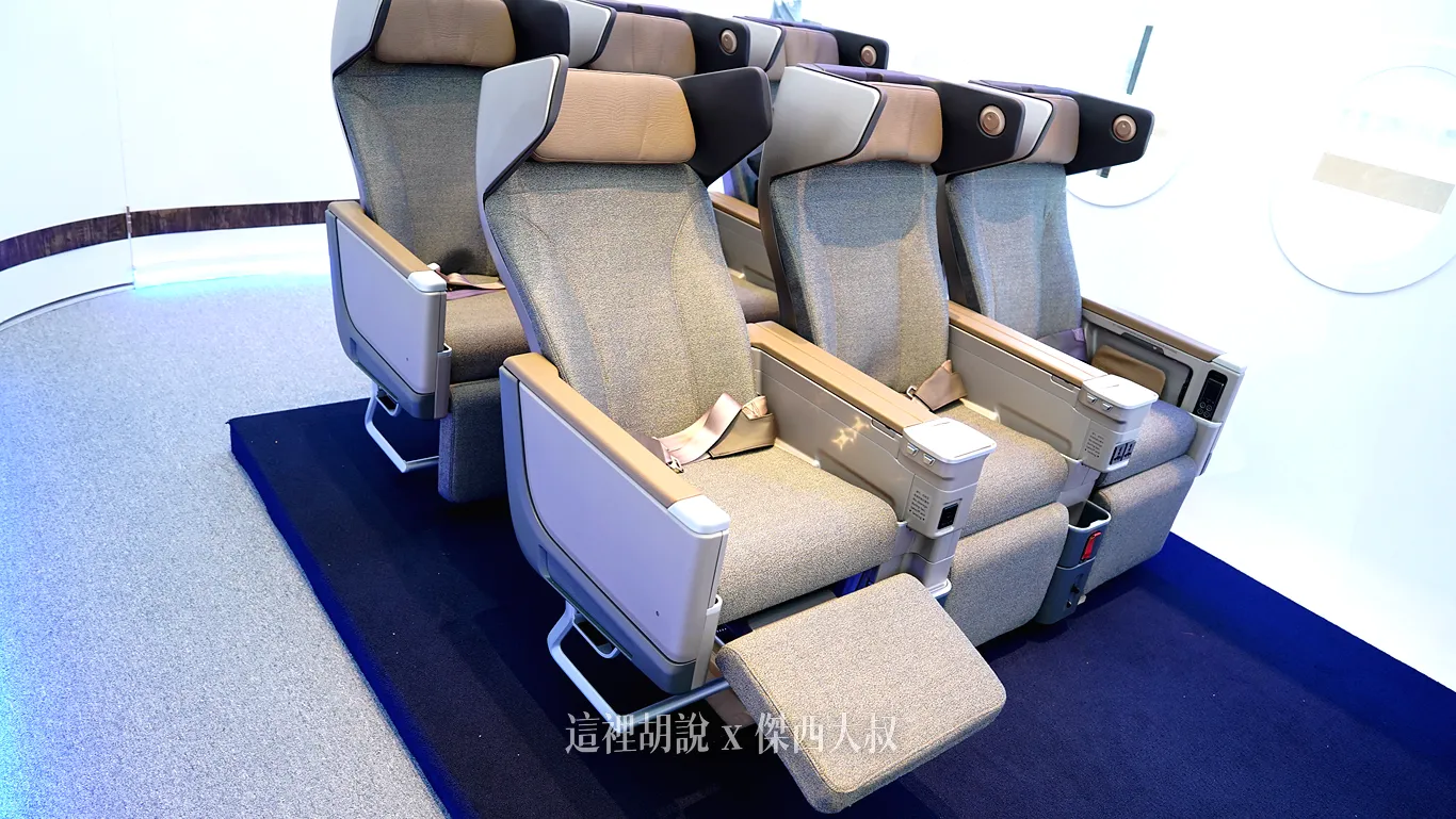 The seat offers a generous 7-inch recline. The seat offers a generous 7-inch recline.