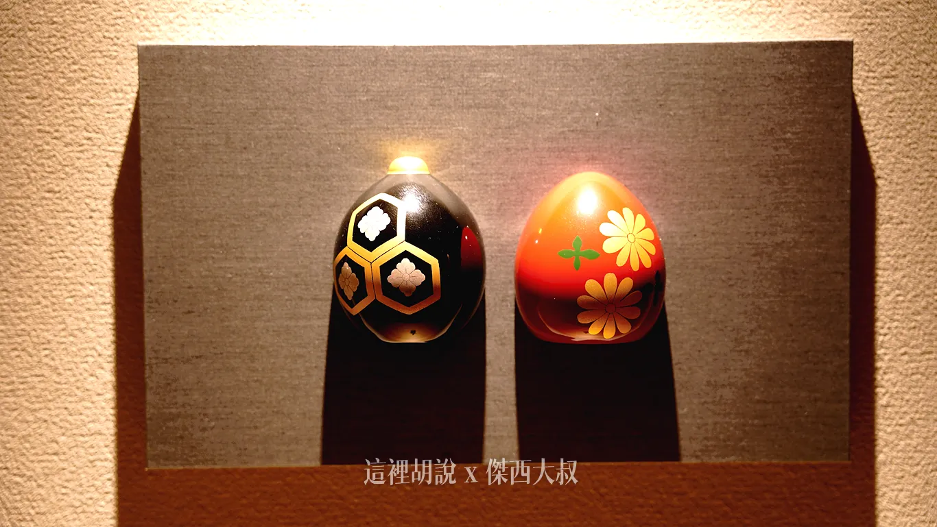 仔細端倪這大內塗技術，真的非常細緻，並且閃耀著金箔光輝