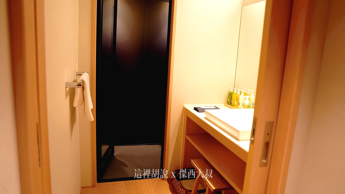 因為提供大浴場，所以客房內的空間簡單的提供淋浴間