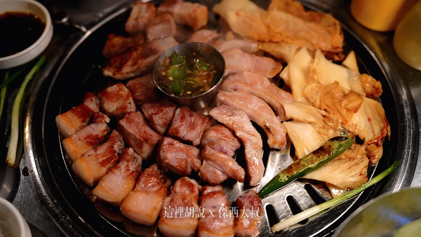 釜山西面 釜山宅烤肉 不用自己動手的美味！職人級燒肉與豐盛小菜全紀錄 / 豬肉五花肉烤肉 - 這裡胡說 JL TALKS
