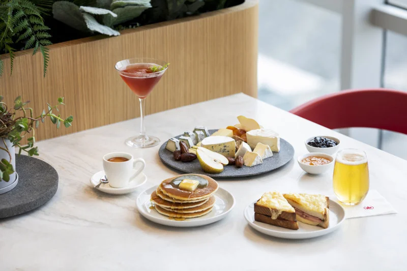 YQB 加航 Café 內部空間