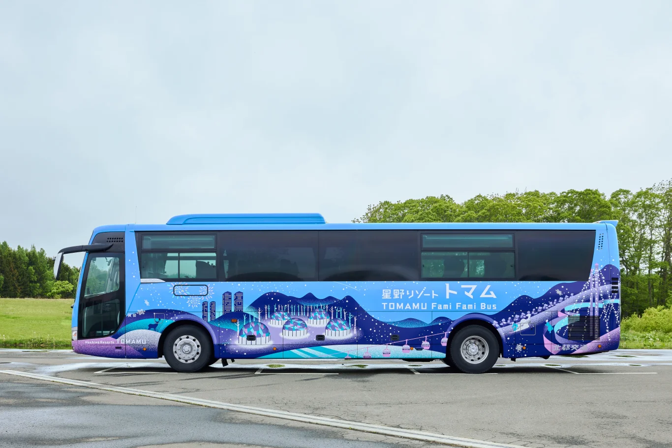 星野集團 TOMAMU 推出親子專用巴士「TOMAMU Fami Fami Bus」首度運行：原創車身彩繪設計：上車前即開啟的冒險旅程