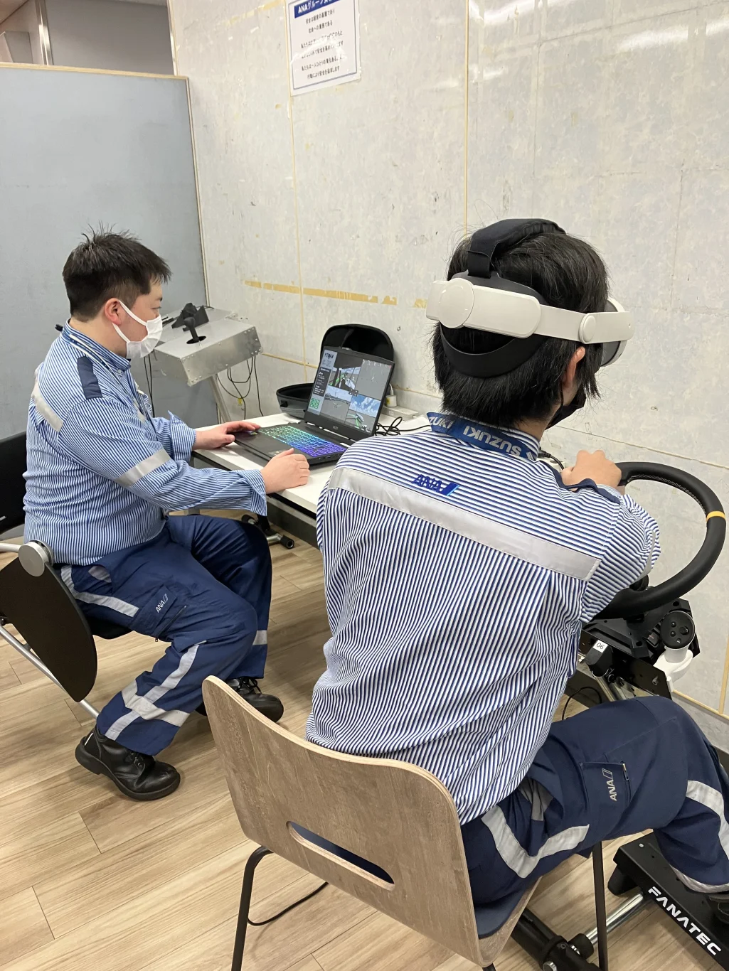 透過螢幕確認狀況，並進行即時回饋