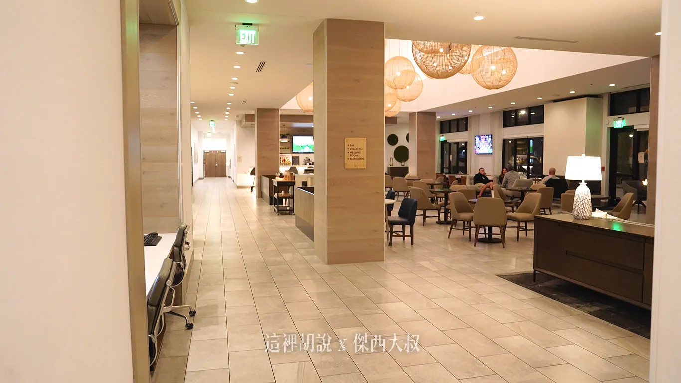 大廳座位數量很足夠，可以讓住客用餐，以及全時段使用