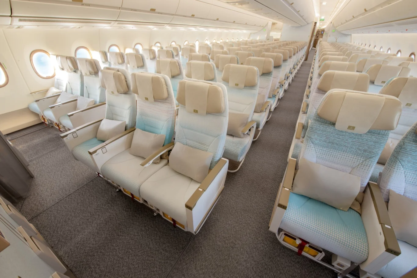 阿聯酋航空新一代 A350 客機加入 首度引進豪華經濟艙至台北-杜拜航線：經濟艙：舒適的飛行體驗