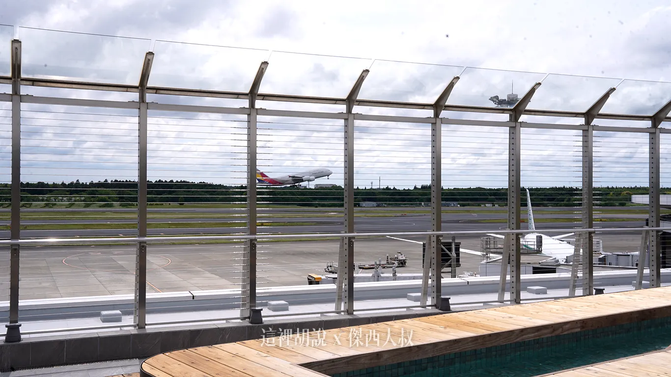 剛好一台韓亞航A380 經過