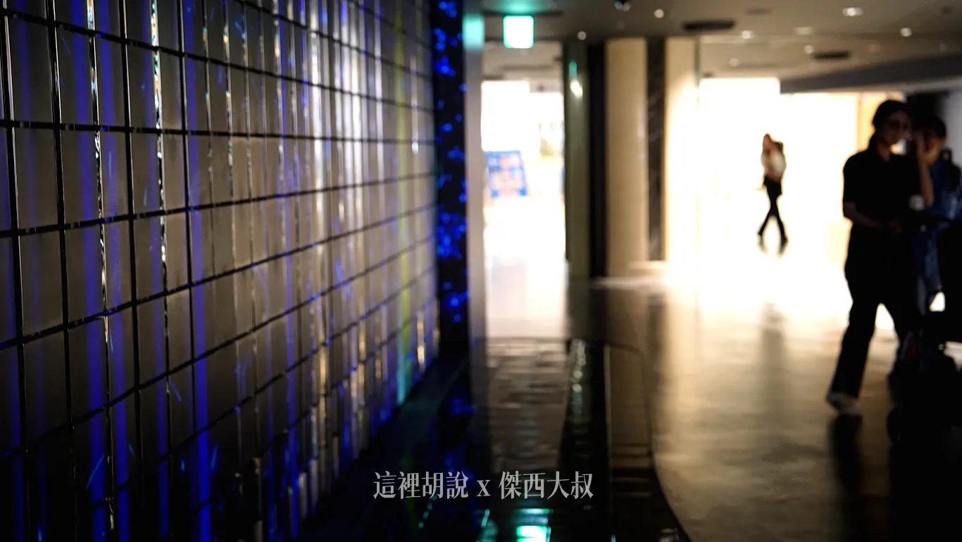以光影投射，創作出來的數位竹林