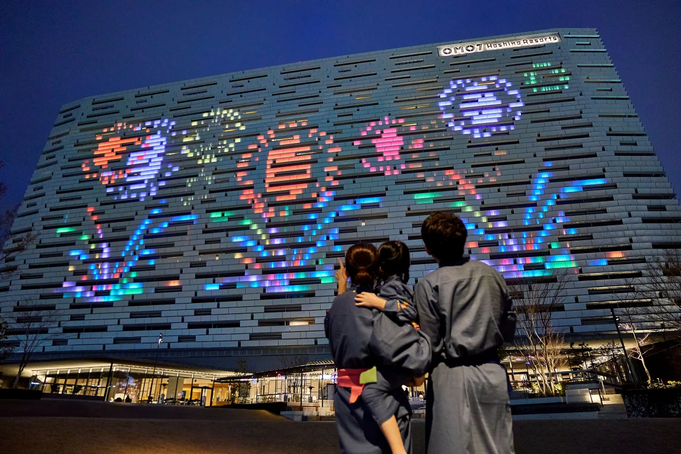 OMO7 大阪的夜間活動「OSAKA PIKAPIKA NIGHT」深受家庭客群喜愛。