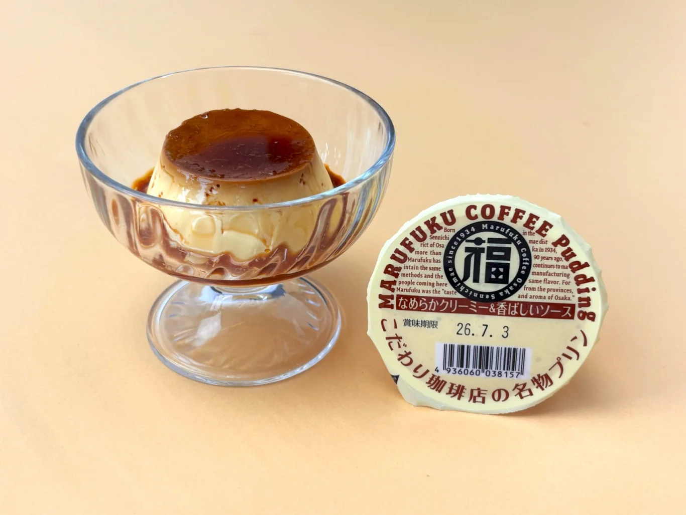 華航大阪飛往台灣的經濟艙旅客可享用「丸福布丁」做為餐後甜點，滑潤布丁搭配細緻焦糖呈現日式甜品經典的層次感