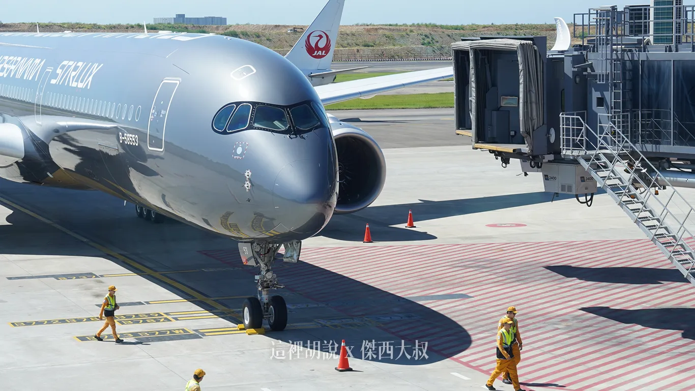 照片多：完整星宇航空 空山基備品曝光 10月正式登機 7/12首航東京：於桃園國際機場第三航廈北廊廳舉辦發表會