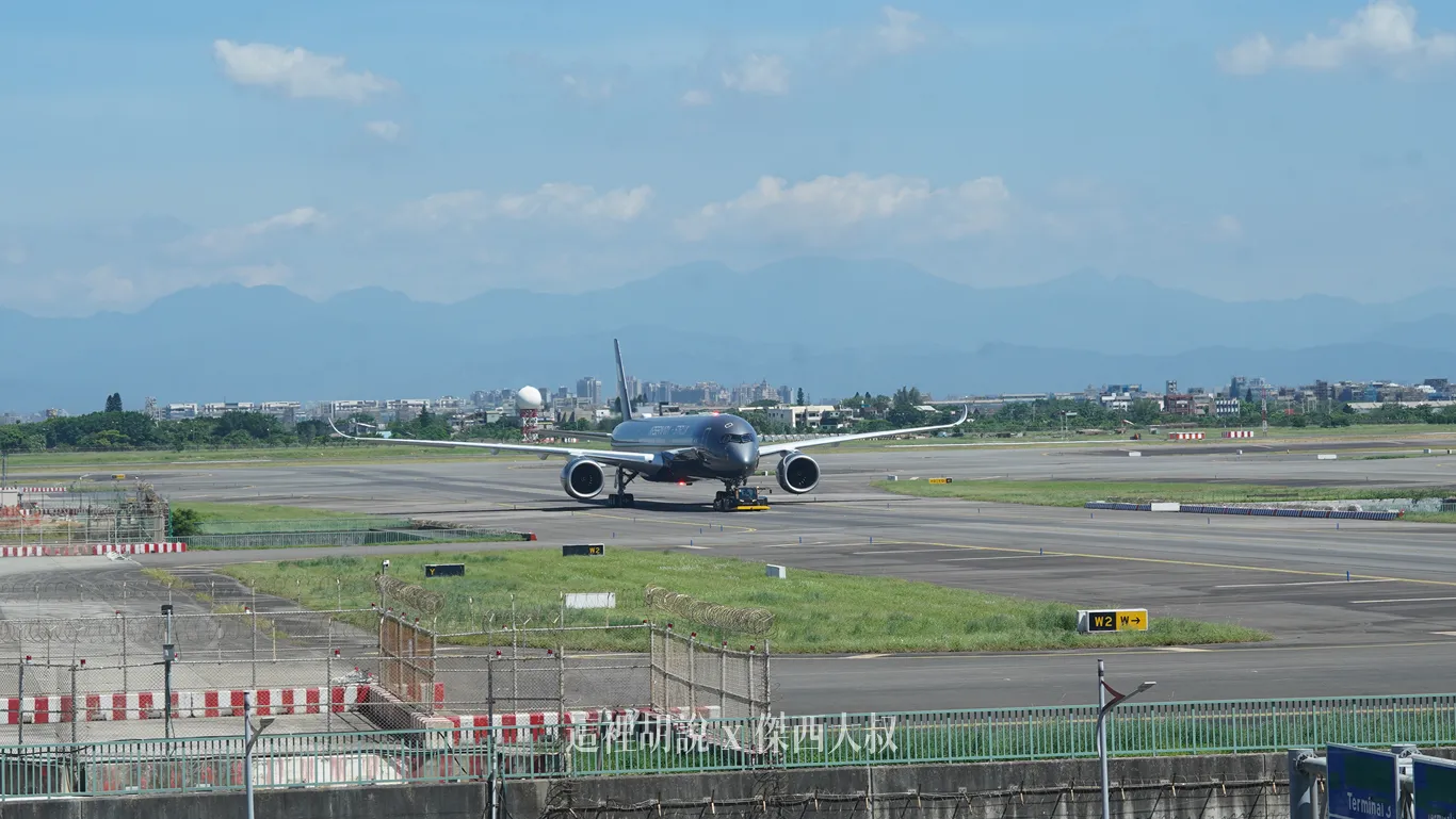 照片多：完整星宇航空 空山基備品曝光 10月正式登機 7/12首航東京：於桃園國際機場第三航廈北廊廳舉辦發表會