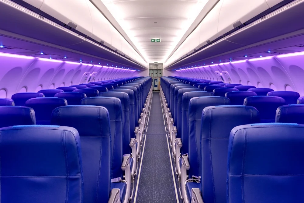 機內可依登機、空中服務等情境切換LED情境照明