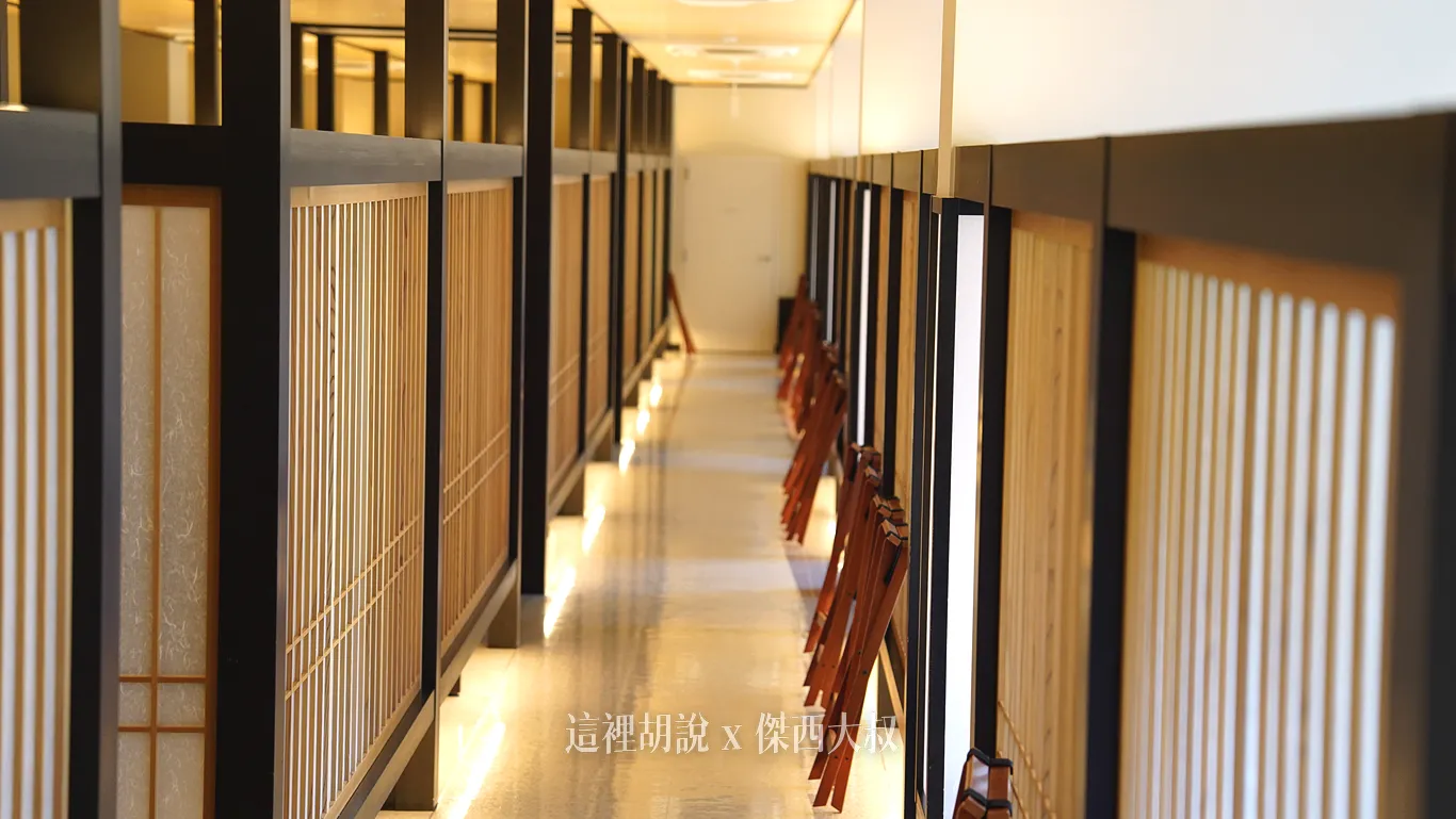 餐廳內有非常多的半開放空間,提供客房旅人用餐 餐廳內有非常多的半開放空間,提供客房旅人用餐