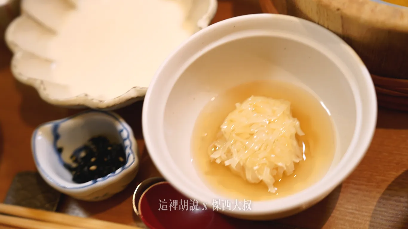 烏賊燒賣搭配琥珀芡汁 烏賊燒賣搭配琥珀芡汁