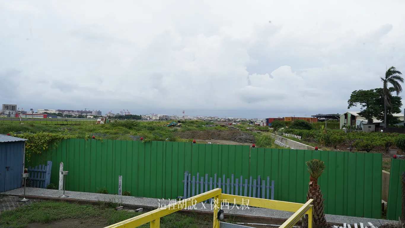 一旁其他地段,已經開始進行施工 一旁其他地段,已經開始進行施工