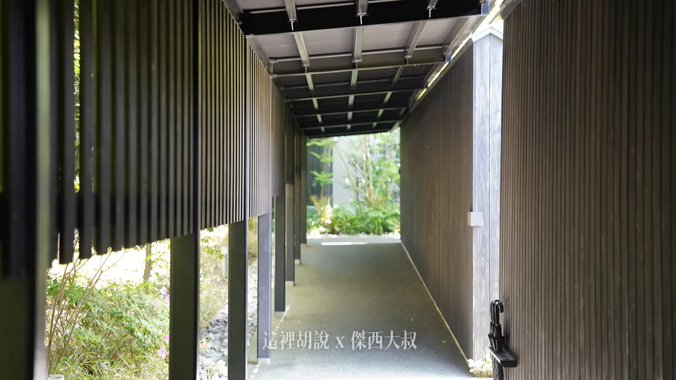 穿過聯通走廊就可以抵達湯屋 穿過聯通走廊就可以抵達湯屋
