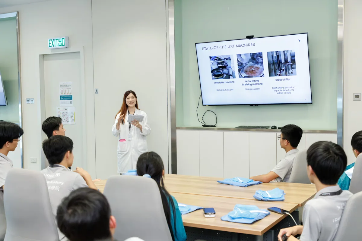 國泰「飛躍理想青年學院」80 名學員畢業 培育香港與中國大陸航空人才 - 這裡胡說 JL TALKS