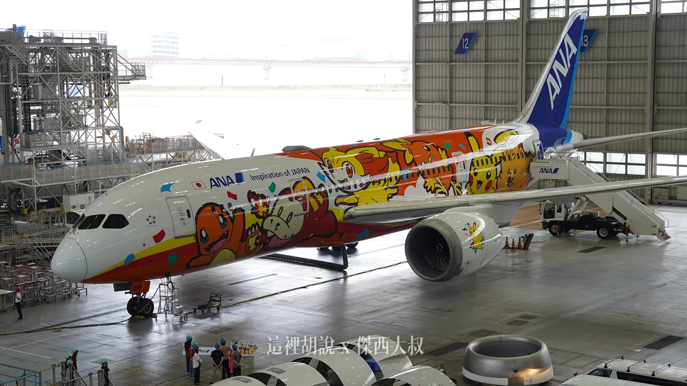 ANA全日空 全新寶可夢彩繪機『紅』登場 慶祝寶可夢三十週年 驚喜設計在機腹 - 這裡胡說 JL TALKS