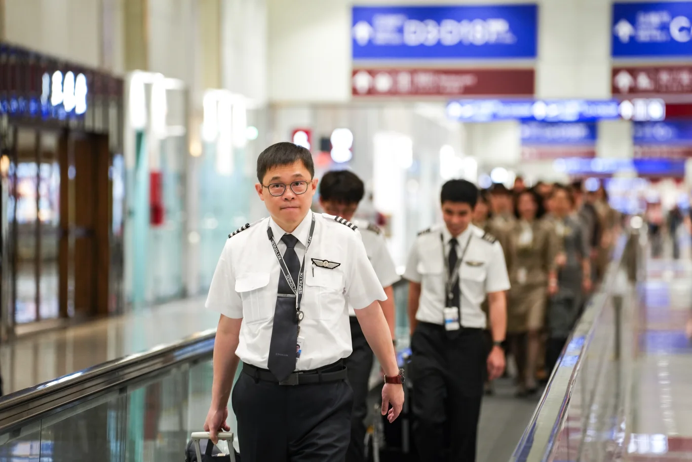 星宇航空首班台北-布拉格航班由張國煒董事長執飛。