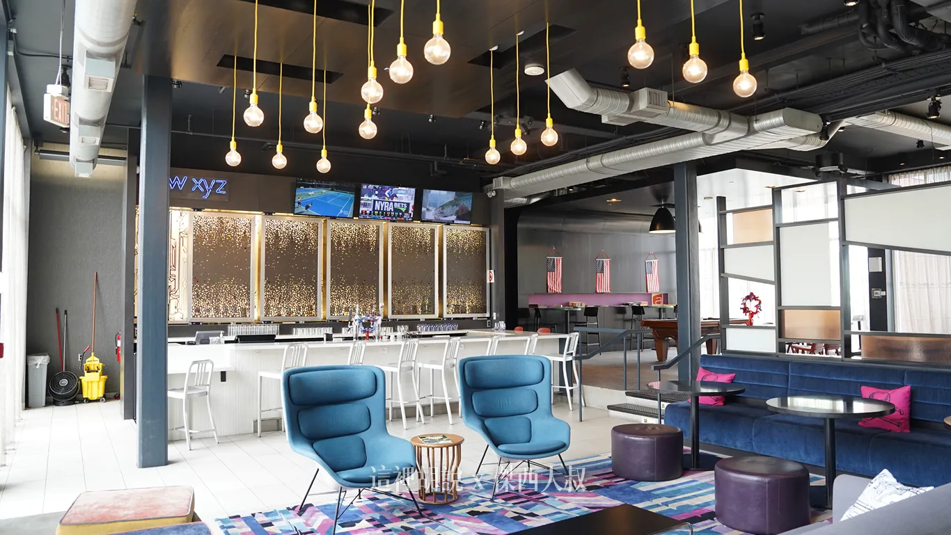 ALOFT 會有的 W XYZ BAR ALOFT 會有的 W XYZ BAR