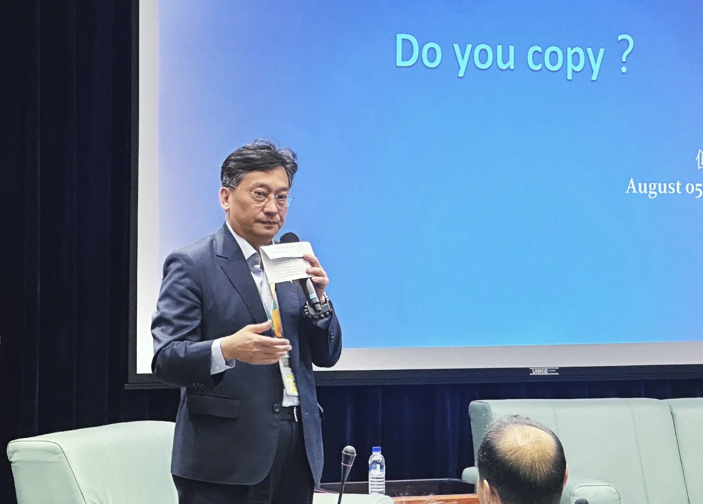 機場公司副總經理李俊德表示,「任何事件的發生不是在追究責任,而是透過檢討與改善,讓機場安全更好。」 機場公司副總經理李俊德表示,「任何事件的發生不是在追究責任,而是透過檢討與改善,讓機場安全更好。」