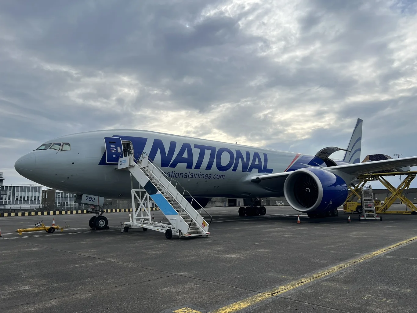 準備執行任務的 B777F 貨機 準備執行任務的 B777F 貨機